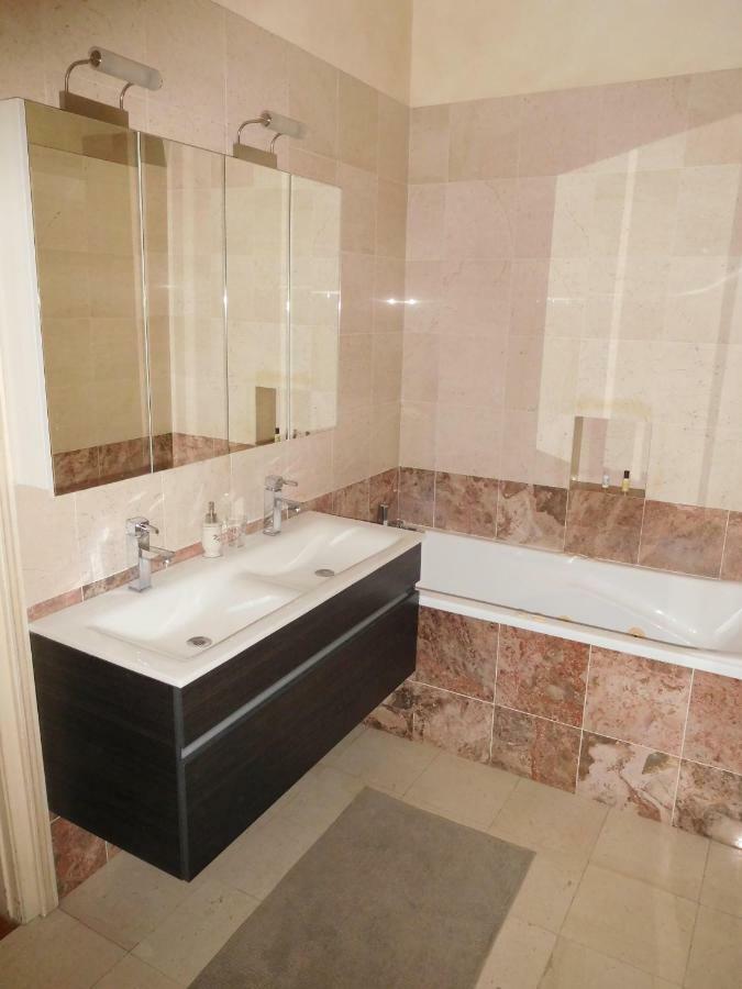 Hem Chambres D'Hotes Chateau De Courcelette מראה חיצוני תמונה